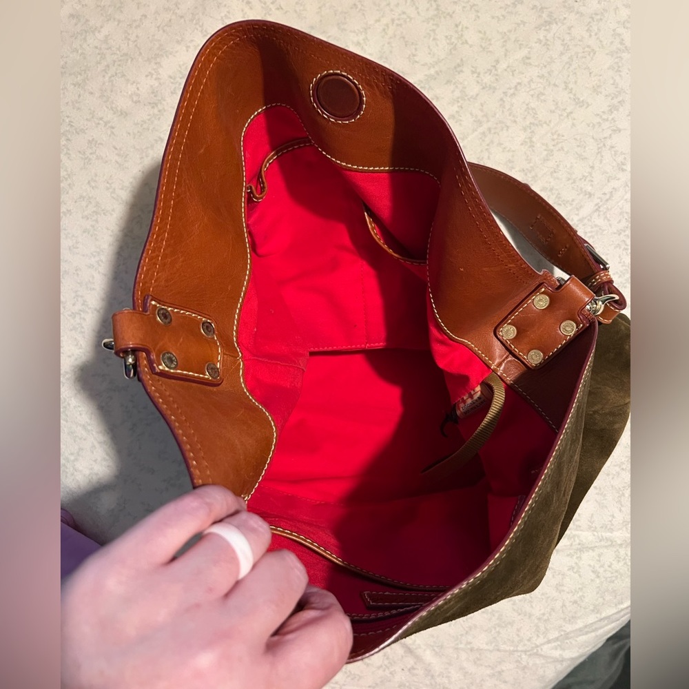RARE·DISCONTINUED Dooney & Bourke Suede XL Courtney Sac - Olive. EUC - Picture 5 of 12